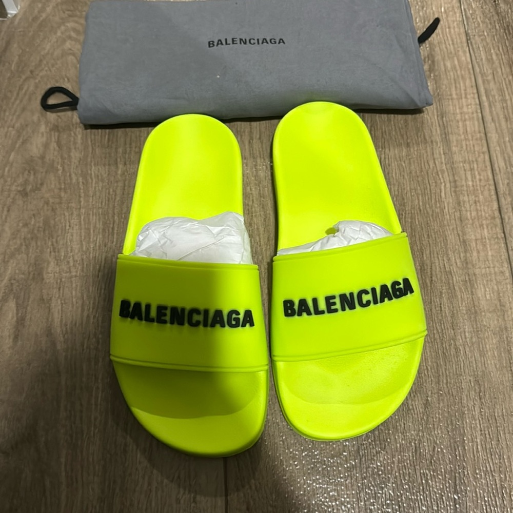 ✨BNIB Balenciaga slides✨